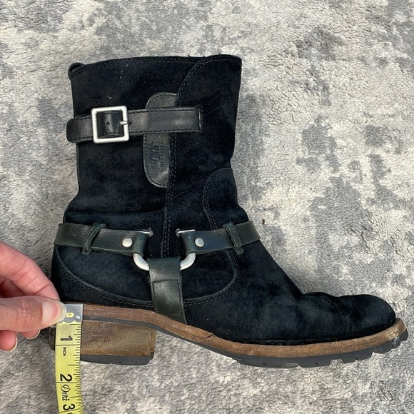 UGG Endell 5604 Black Suede Leather Shearling Ankle Harness Boot Distressed Sz 7 - Picture 13 of 14